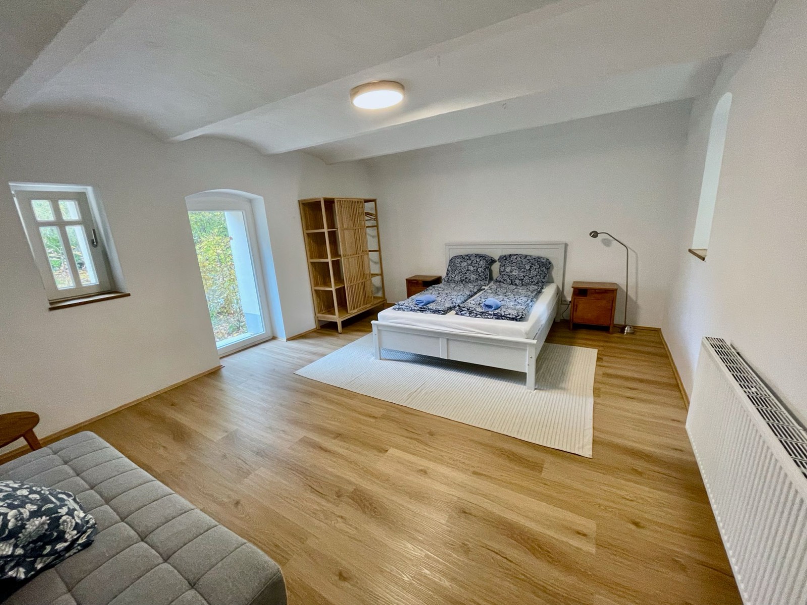 Schlafzimmer mit Doppelbett