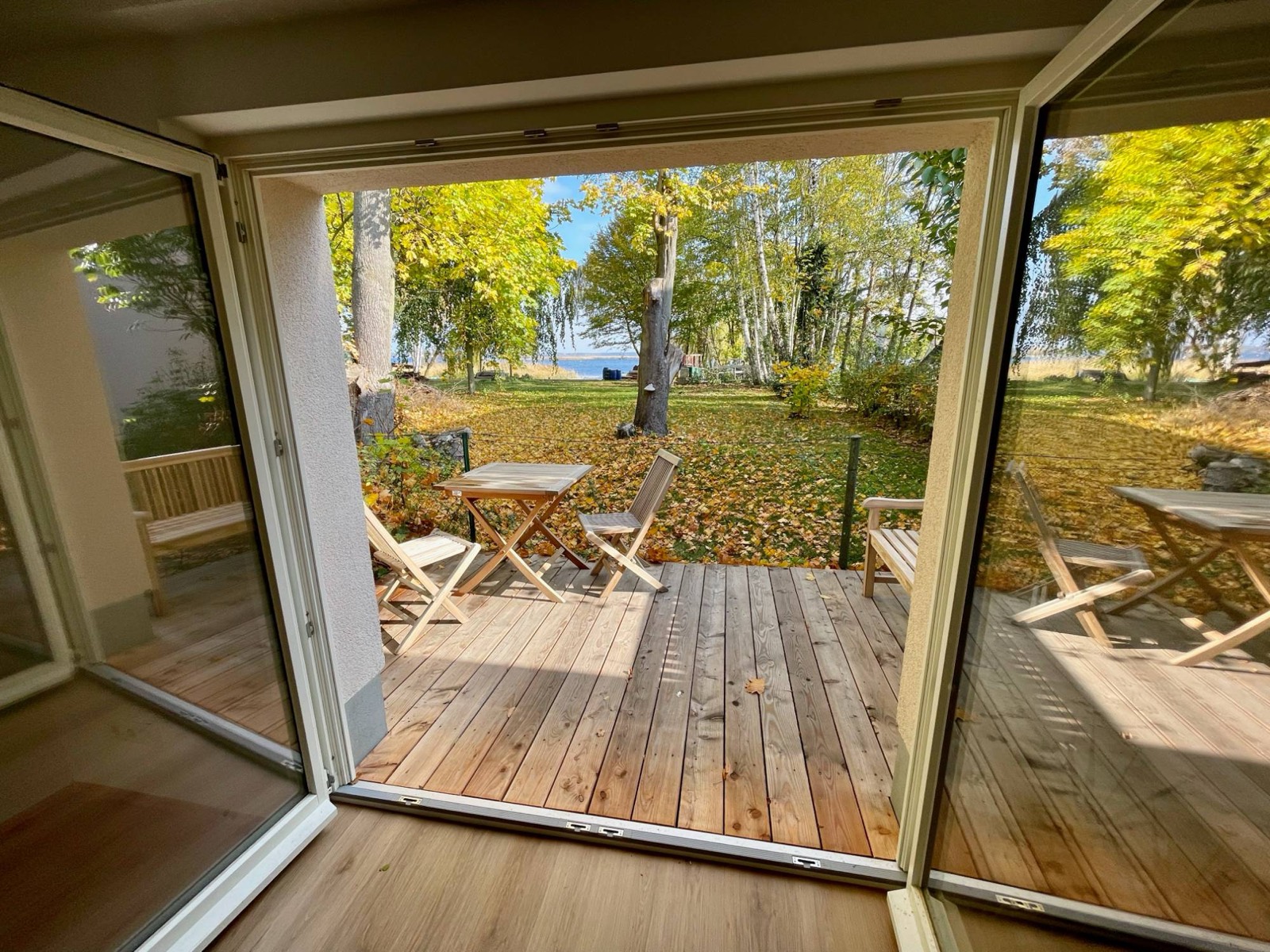 Terrasse mit Blick in den Garten